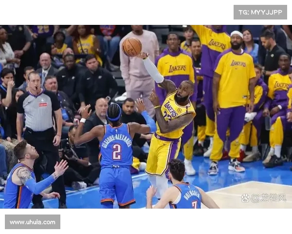 NBA季后赛激战正酣 多支球队展现强势实力争夺冠军荣耀